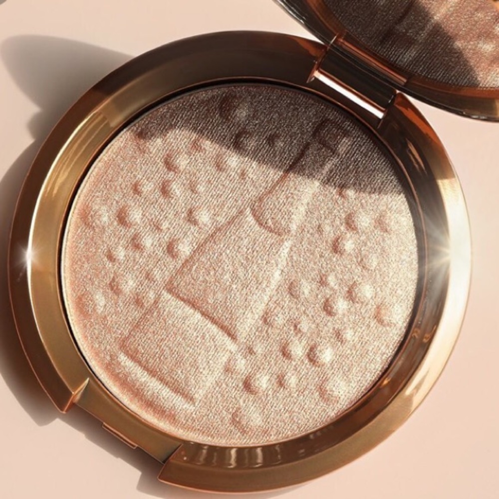 LIMITED EDITION Becca Champagne Pop highlight